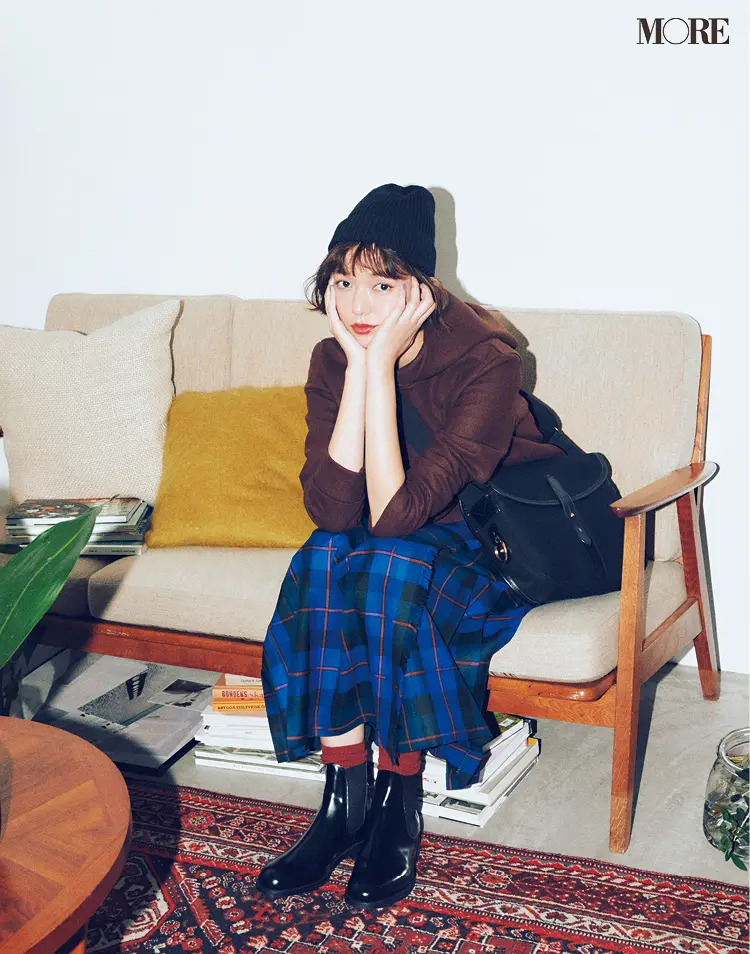 お手本は佐藤栞里!フーディ、ボーダー、タートルニットは今すぐブラウンに更新☆_2