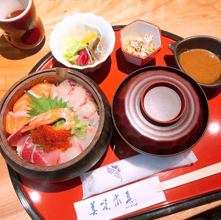 【ご当地MORE♥福岡グルメ】コスパもお味も◎中洲で海鮮丼ランチ!_2