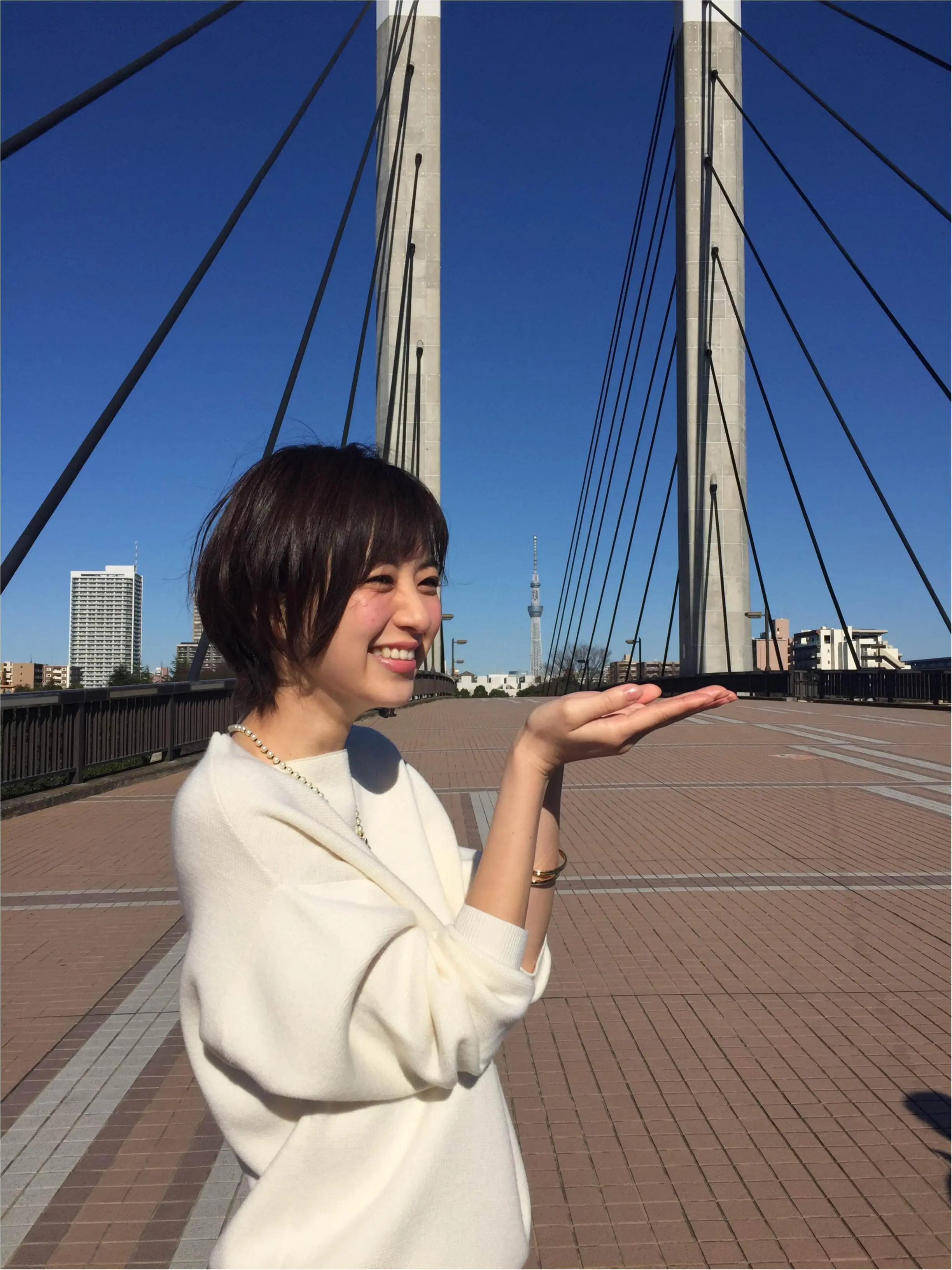 【オフショット】逢沢りなのスカイツリーポーズ♡_3