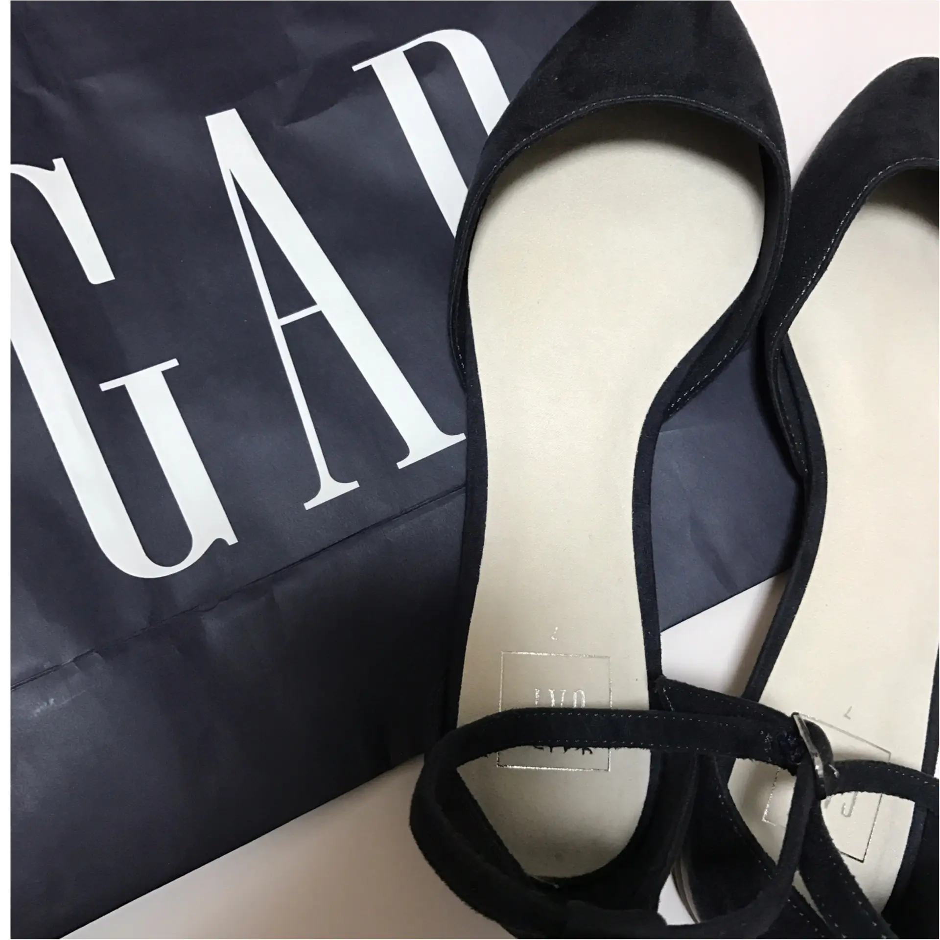 ★流行りのぺたんこサンダルがなんとなんと!○○円。意外と盲点?侮れない、『GAP』の40%OFFセール★_1