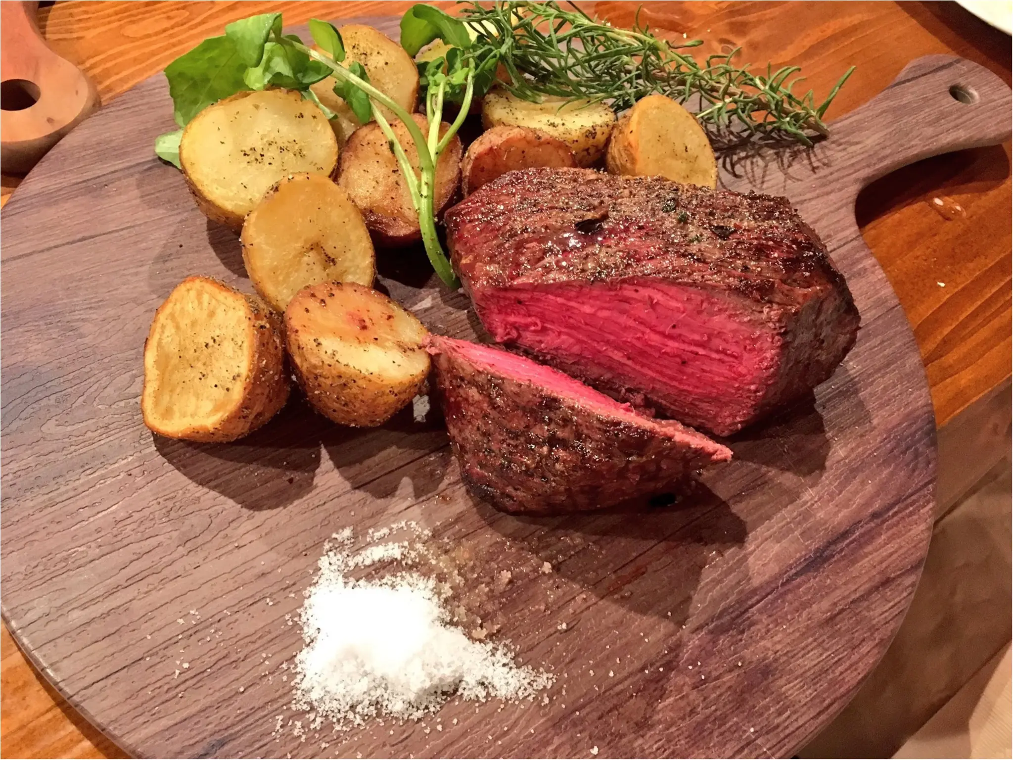 【MORE1月号掲載】渋谷に山小屋!?『CCC渋谷(チーズケーキカフェ)』でチーズとお肉が盛りだくさんの女子会をしてきました♡_4