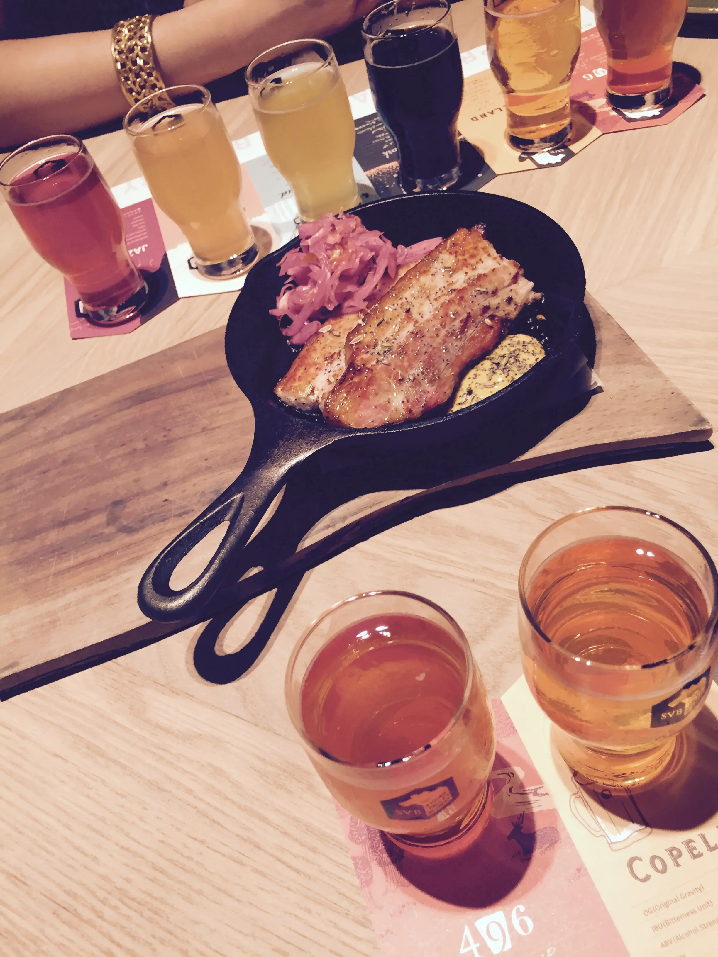 新鮮なクラフトビールで愛を深める_1