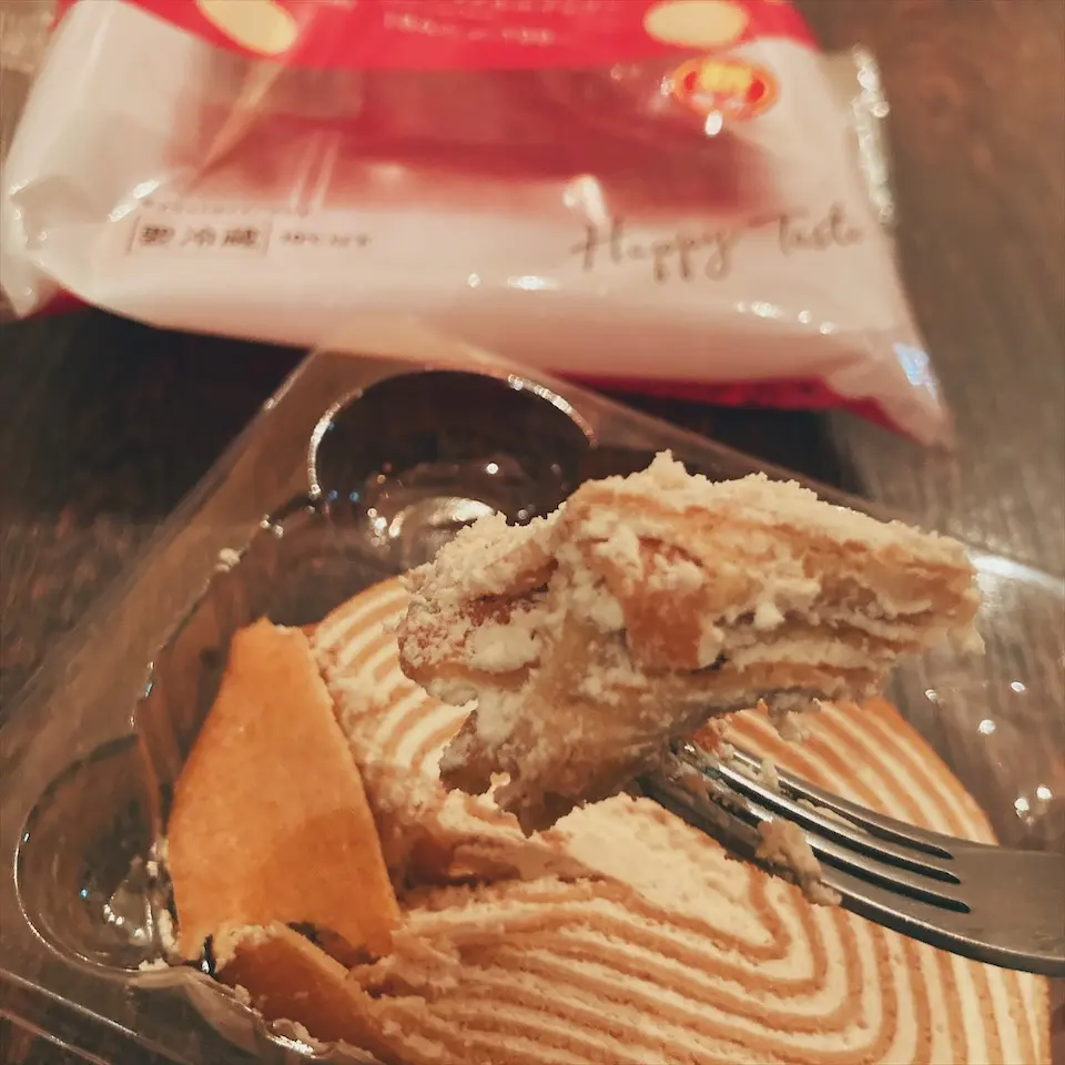 【ファミリーマートの新作スイーツ】くるくるミルクレープ〜キャラメルホイップ〜をレポします!_3