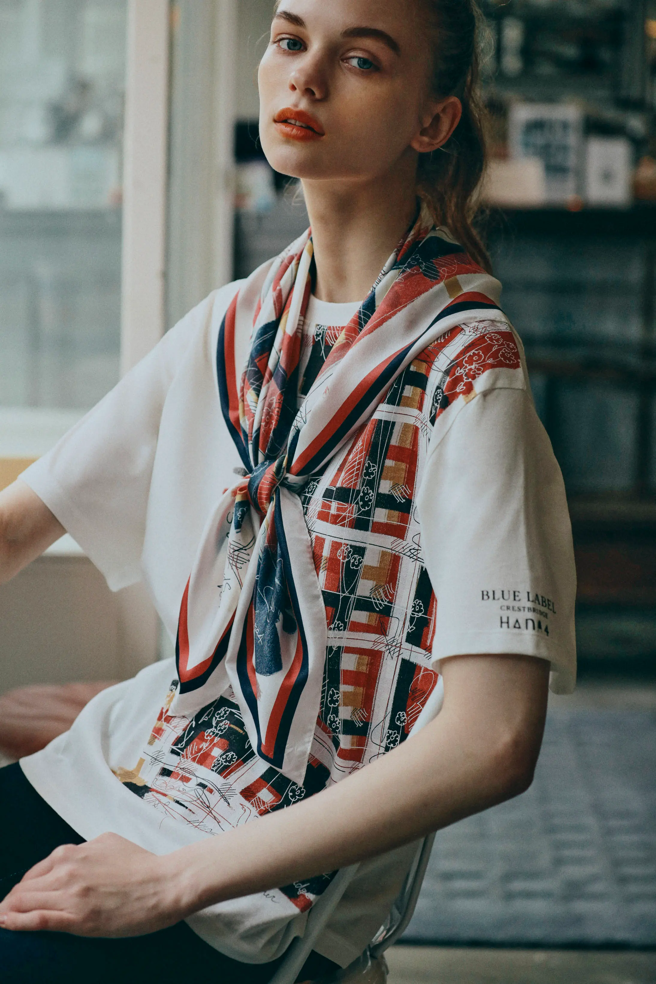 ブルーレーベル・クレストブリッジのHana4コラボTシャツとスカーフ