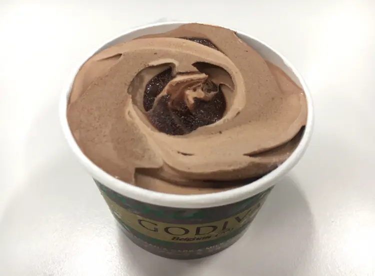 【コンビニスイーツ】コンビニ限定GODIVAアイス!!ファミマでしか手に入らない濃厚チョコレートがたまらない♡♡_2