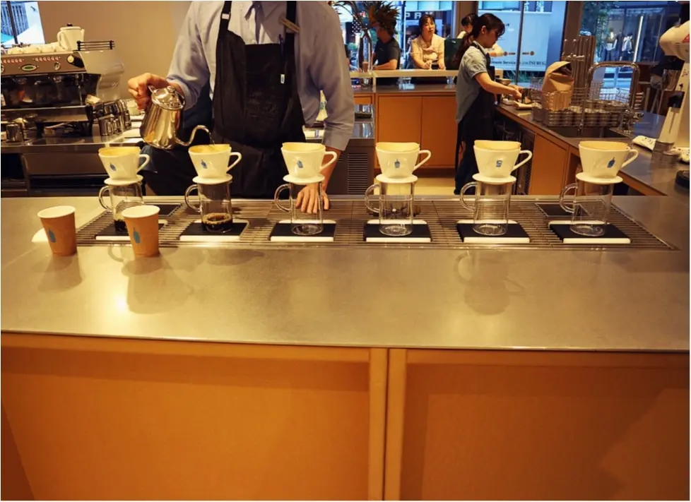 目の前で淹れてくれる特別感♡人気がとまらない!コーヒー苦手さんにもおすすめな「ブルーボトルコーヒー」でホッと一息☻_2