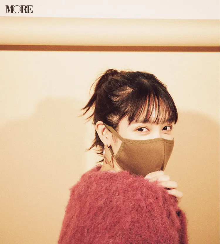 カーキ色のマスクなら服とコーディネートしやすい