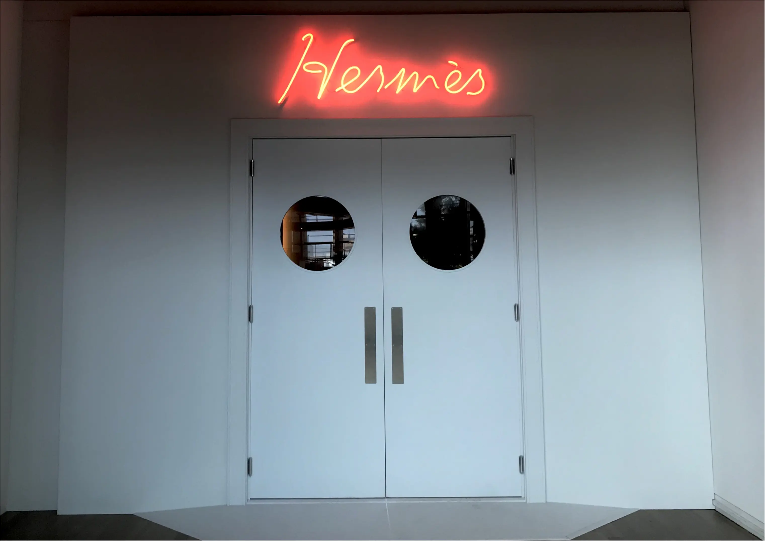 【HERMES展】六本木で開催中の展示会" 彼女と。" シネマ体験で映画の世界へ入り込む!_2