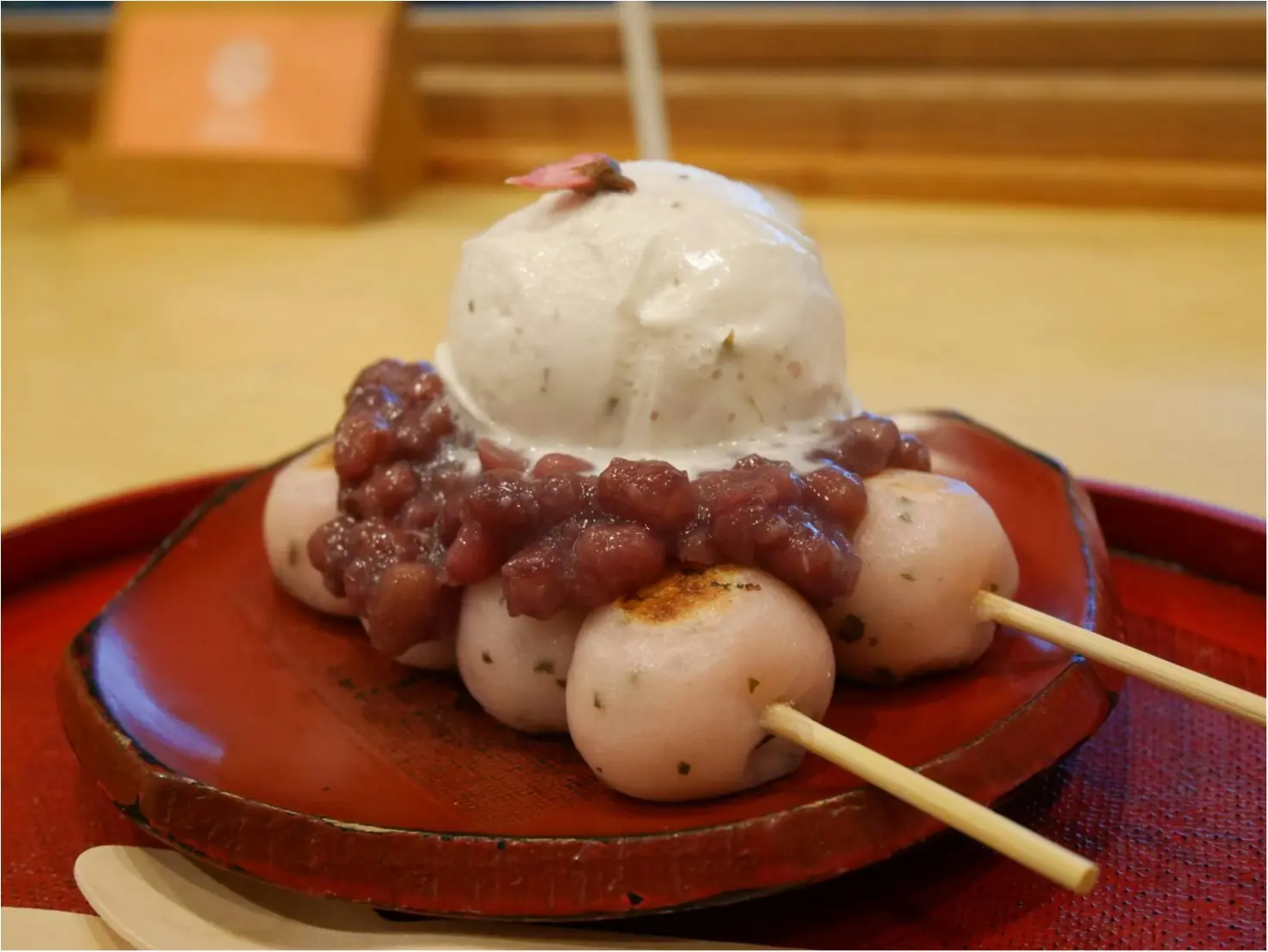 花より団子!≪恵比寿にある白熊で有名な「JAPANESE ICE OUCA」の今の時期だけ食べられるお団子≫ _5