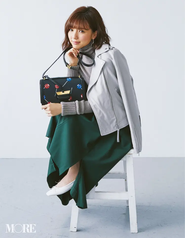真野恵里菜さんの私物バッグの中身