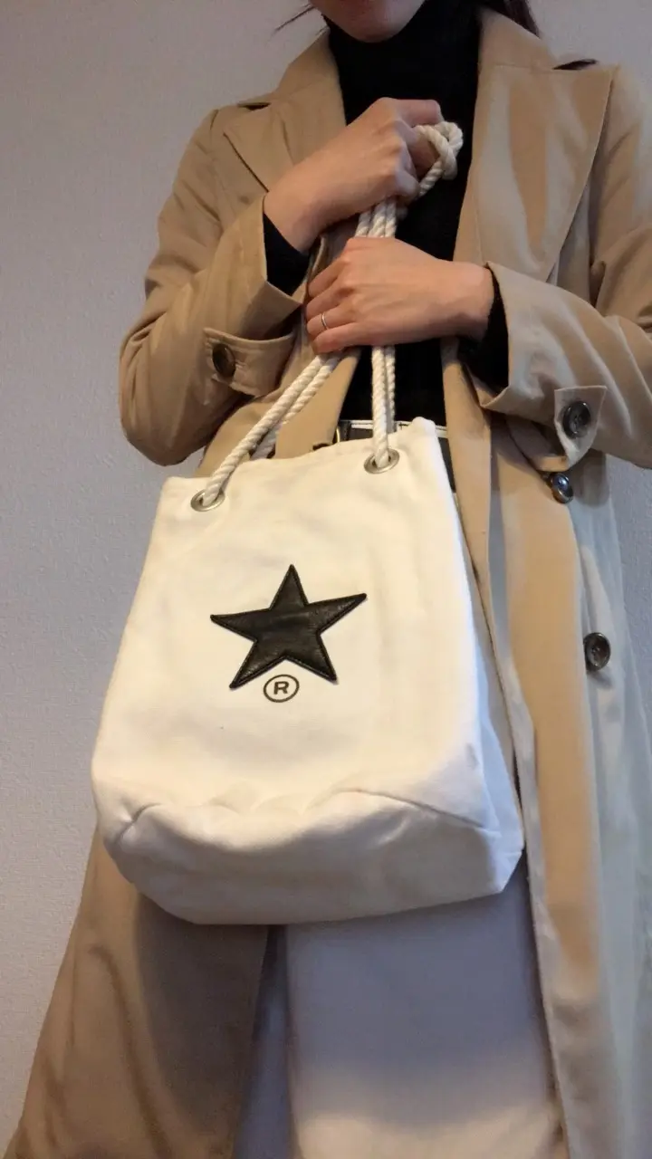 ベージュトレンチ×ホワイトデニム×コンバース_2