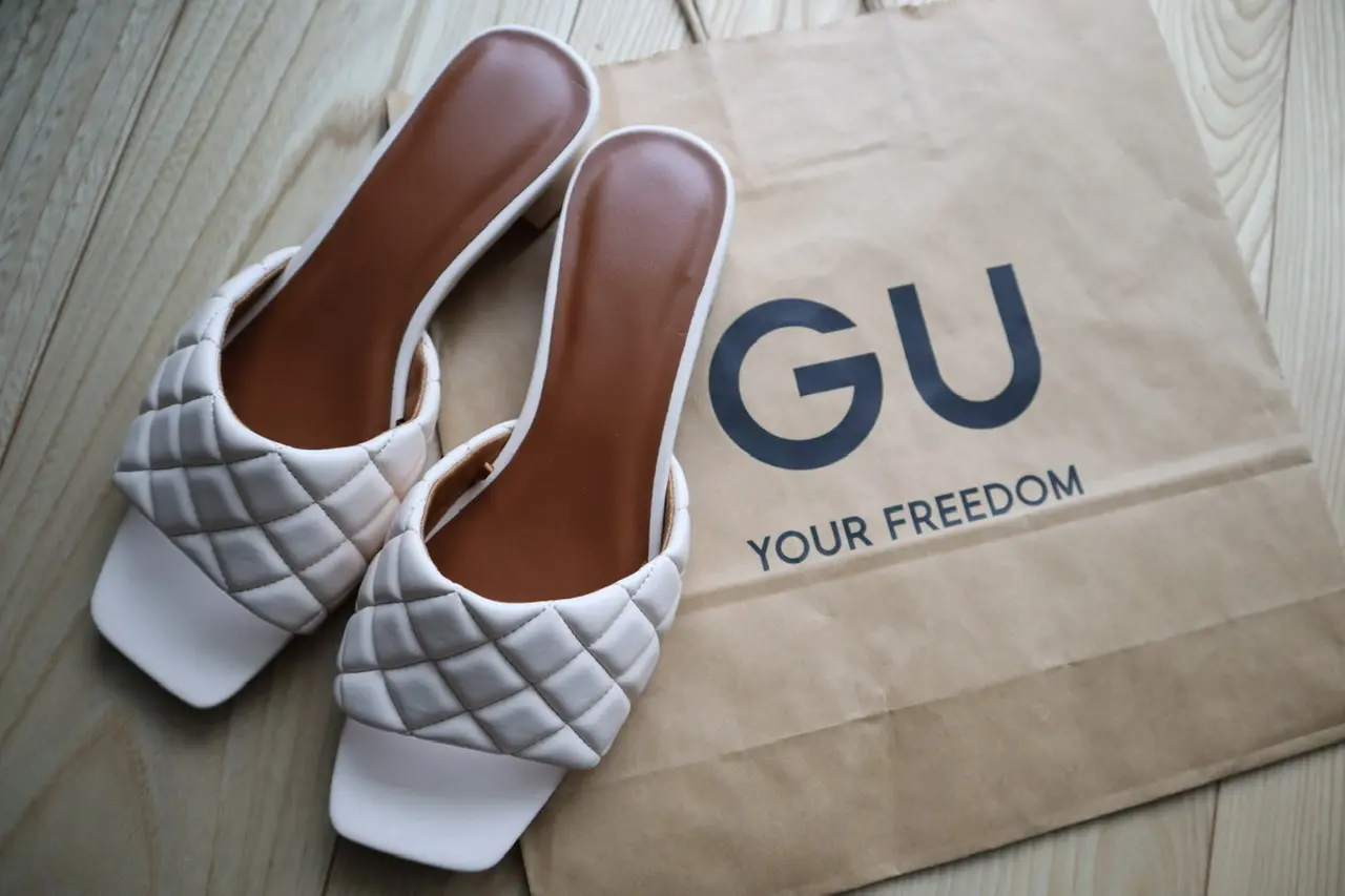《あのハイブランド風⁈❤️》【GU】完売続出!のキルティングフラットサンダル☻_1