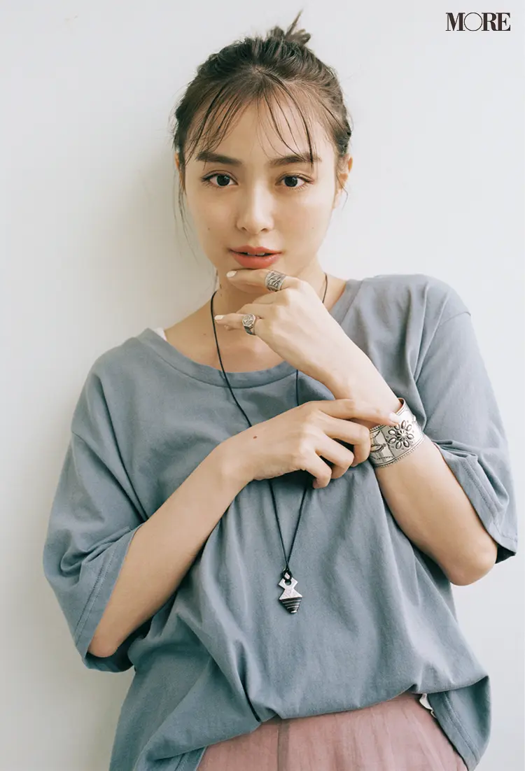 Tシャツに似合う夏のトレンドアクセ 民族調デザインのアクセサリー