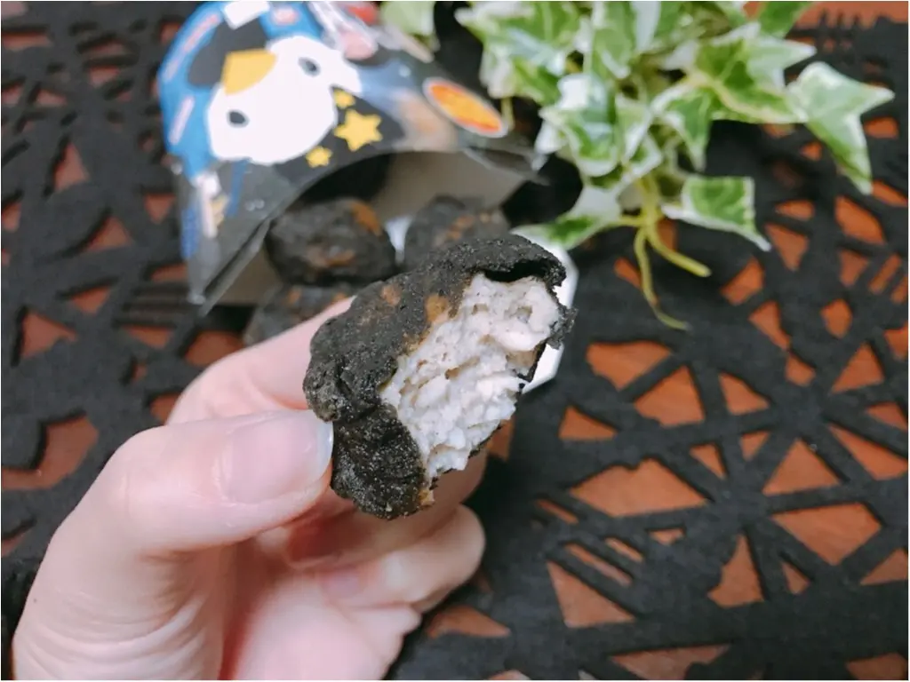 【真っ黒のからあげクン!?】ローソンから、ブラックホール味のからあげクンが新登場★_4