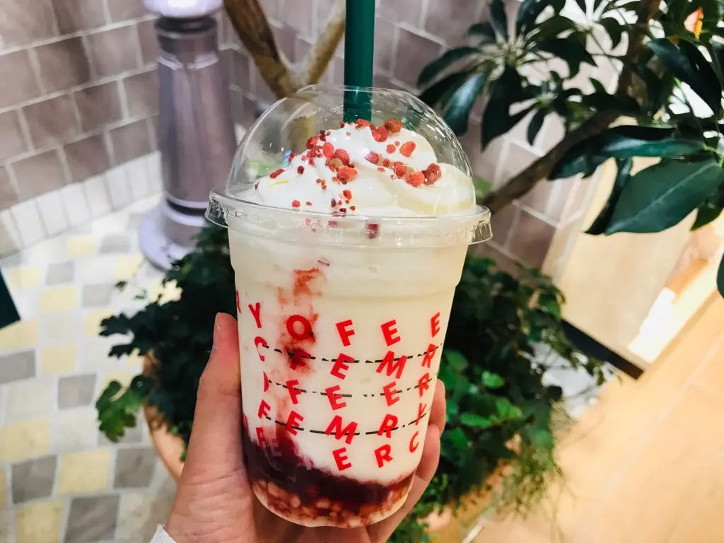 【スタバ新作】ホリデーシーズン到来★とにかく可愛い《メリーストロベリー ケーキ》で一足早くクリスマス気分♡_5