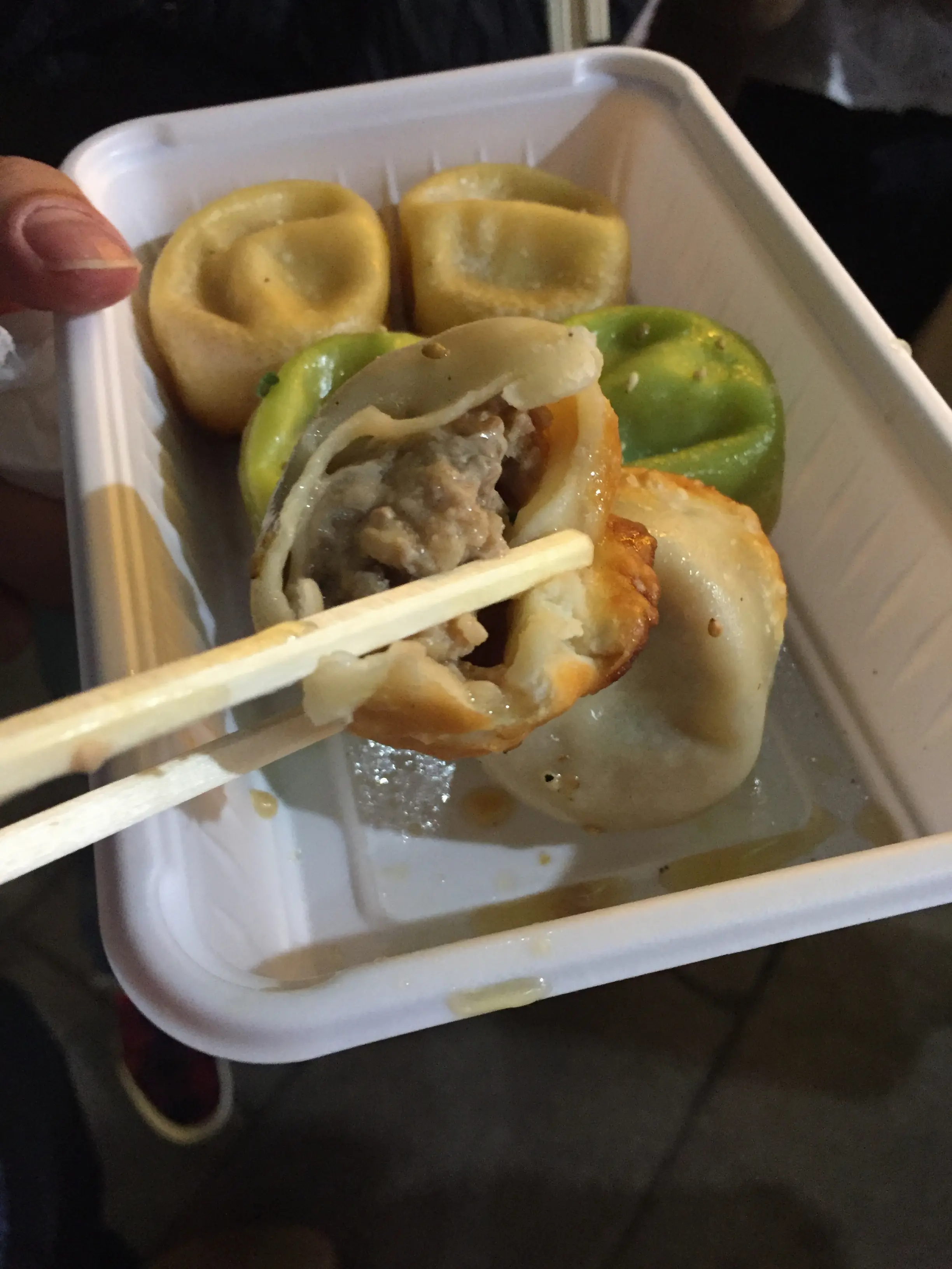 …ஐ 横浜中華街に行ったら必ず寄って欲しい!!食べ歩きできる焼き小籠包【王府井】が美味しすぎる♥️ ஐ¨_3
