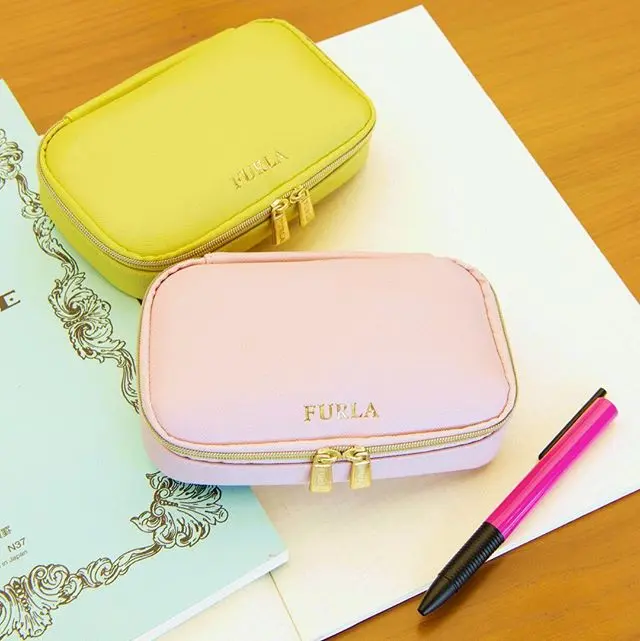 次号5月号のネット書店の予約がスタート! 3/28発売のMORE5月号の付録は、『FURLA』のミラーつきジュエリーポーチ_1