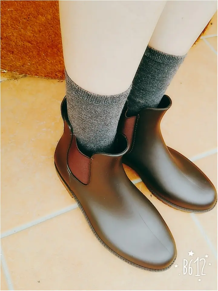梅雨をお洒落に乗り切るレインブーツを取り入れて** ダイソーのヘアバンドと幼く見えない"カーキ"のチュールスカートコーデ(443 まゆ _5