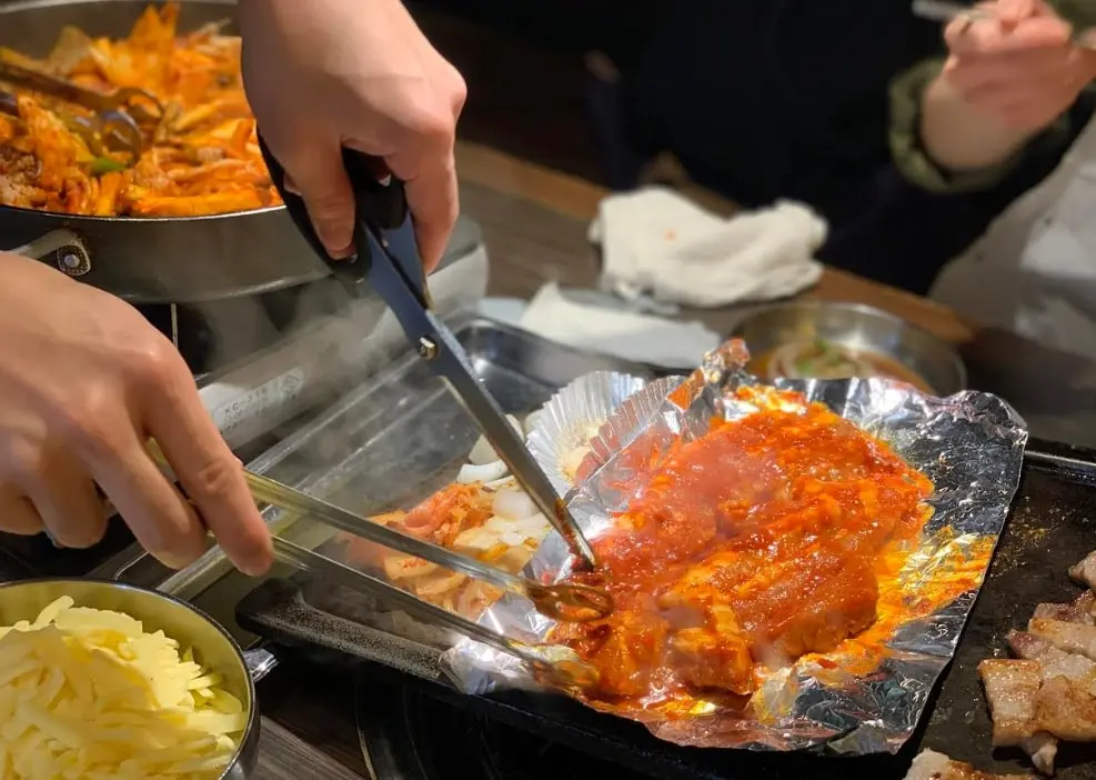 東京 新大久保のおすすめ韓国グルメ特集 チーズタッカルビやサムギョプサルなど本場の味を楽しむ ライフスタイル まとめ Daily More