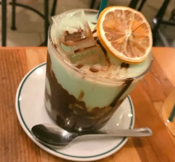 【東京カフェ巡り❤︎】新宿御苑そば!大行列ができる『4/4 SEASONS COFFEE 』が映えすぎる♡_3