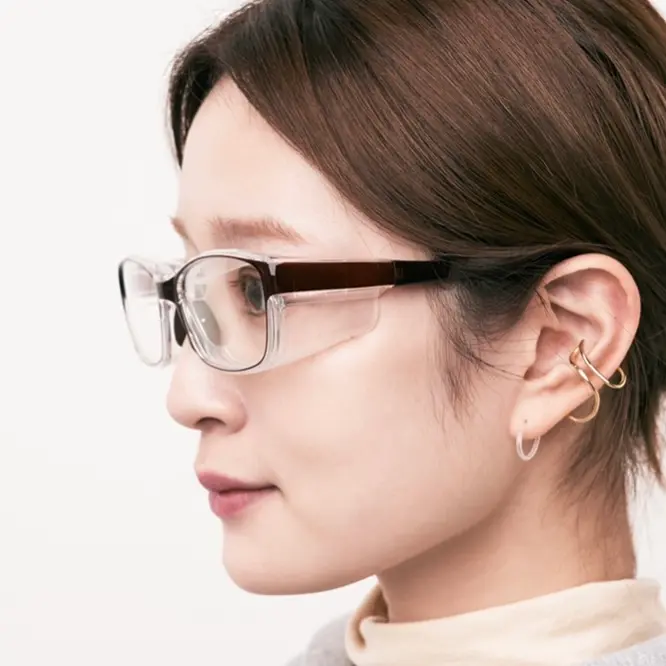 花粉症の人におすすめなZOFFのメガネをかけたところ