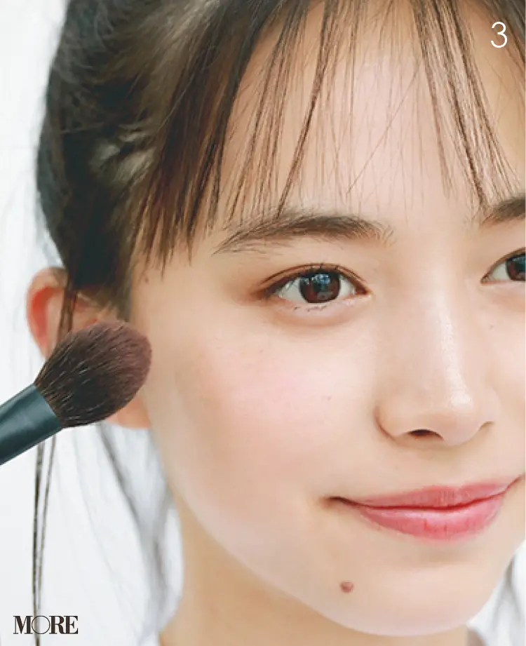 チークの入れ方【2020最新】- 顔型別の塗り方、リップと合わせる春の旬顔メイク方法まとめ_6