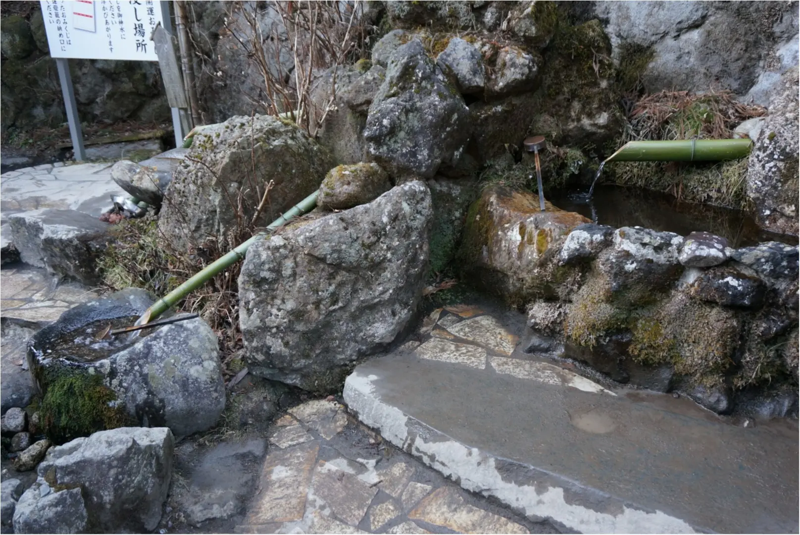 白紙のおみくじを水に浸すと文字が浮かび上がる⁉︎当たると噂の【榛名神社】ご神水開運おみくじをひいてみた♪_4