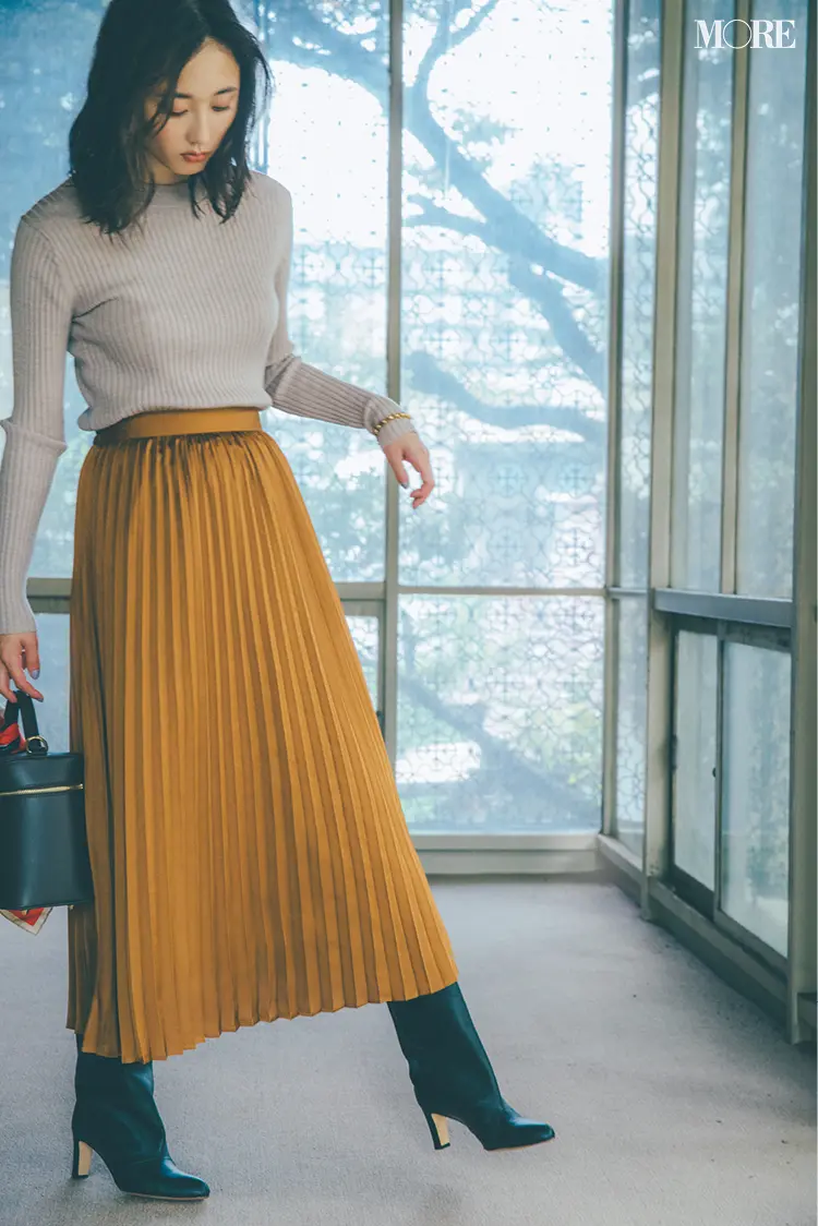 リブニットとプリーツスカートのコーデは 1テク で鮮度マシマシ ファッション コーディネート 代 Daily More