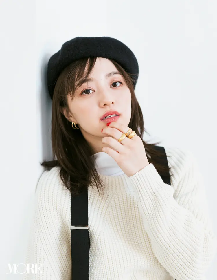 見慣れたニットが「まるで別人」☆ 首もとコーデ次第でクルー&Vネック6変化! 記事Photo Gallery_1_4