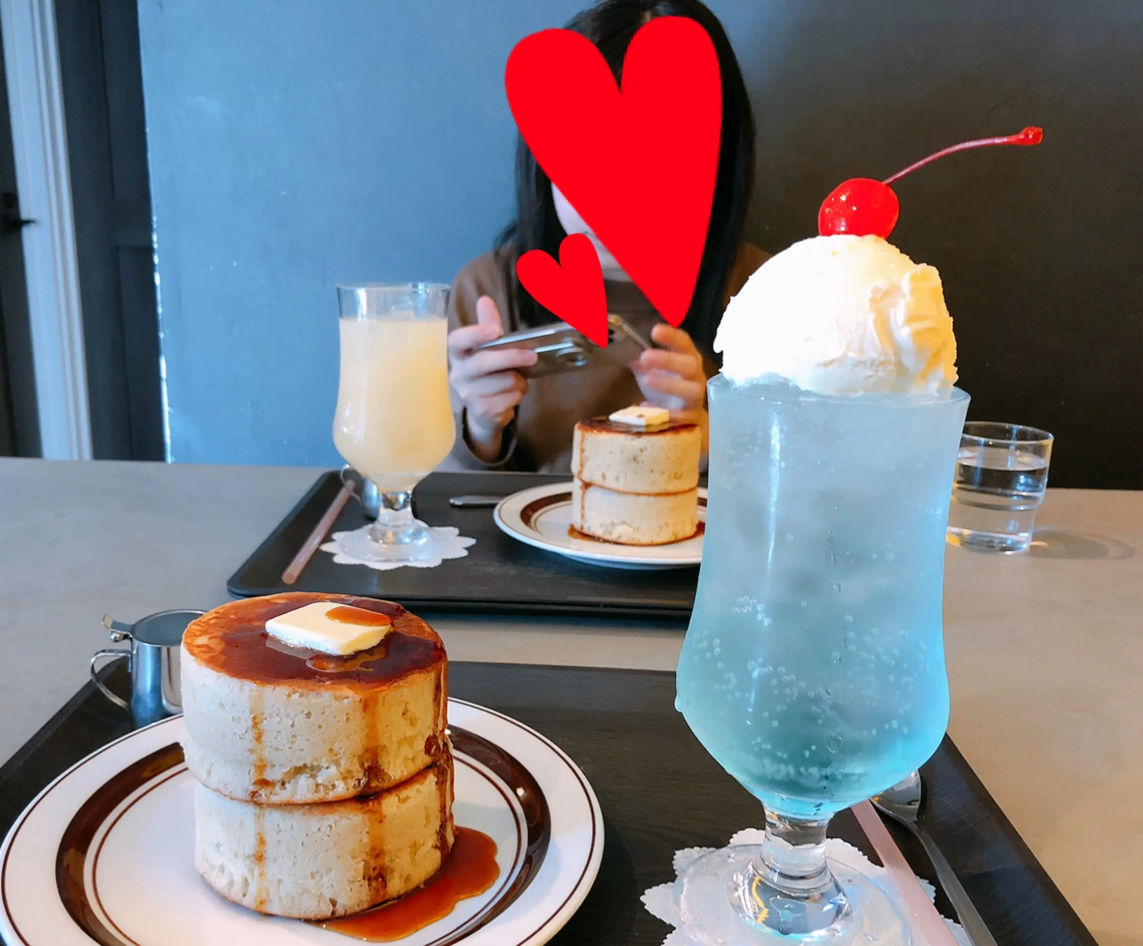 【#静岡】空色クリームソーダとふかふか3Dホットケーキ♡純喫茶風のモダンなカフェ《8COFFEE》_9