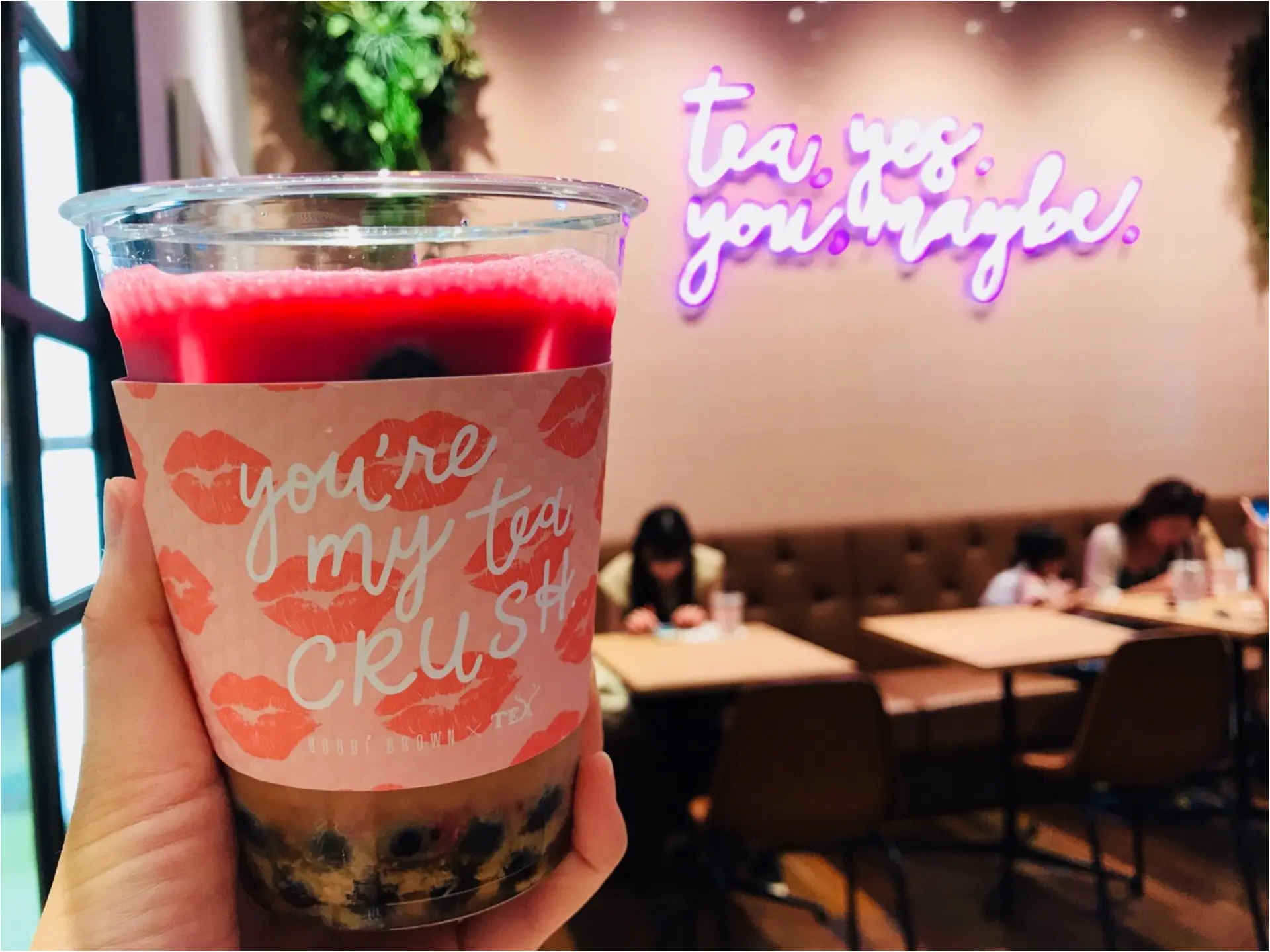 【ALFRED TEA ROOM】BOBBI BROWNとコラボした苺ミルクティーが可愛いすぎる♡_3