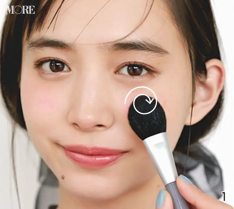 チークの入れ方【2020最新】- 顔型別の塗り方、リップと合わせる春の旬顔メイク方法まとめ_17