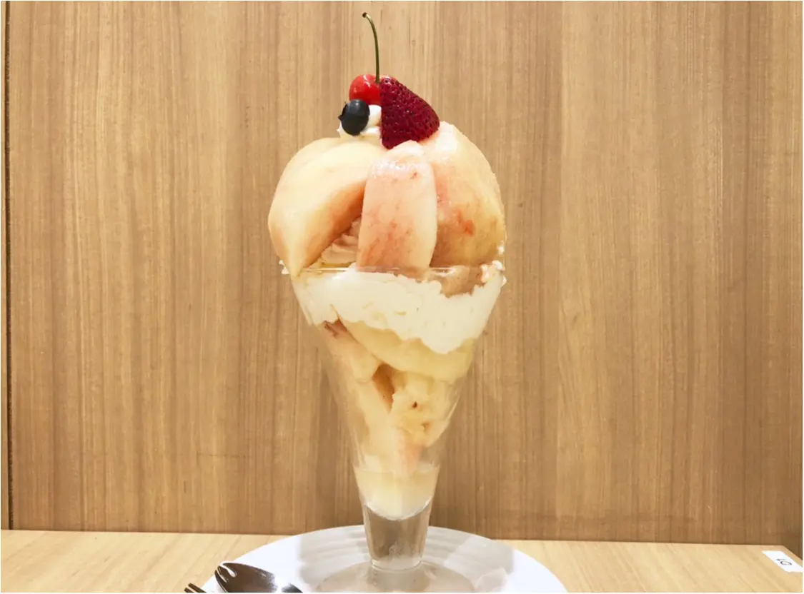 桃丸ごと2個分の幸せ❤️【果実園リーベル】今しか食べられない至福のパフェ!_1