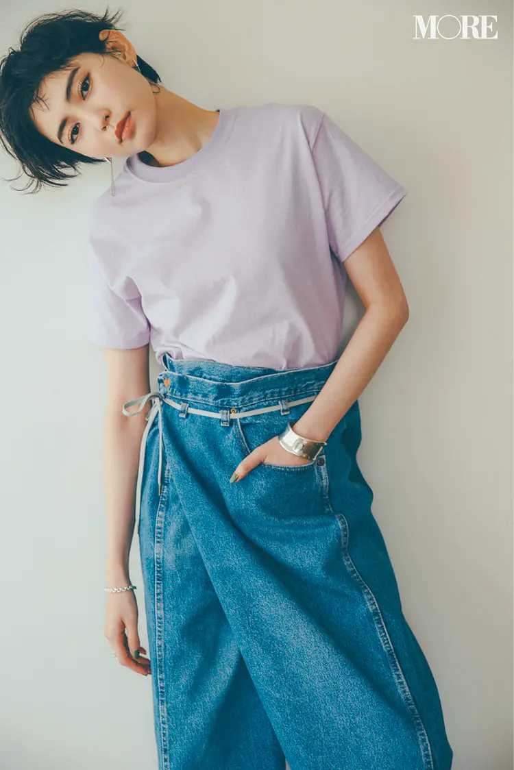 「女っぽいデニム」かどうかはメイクで決まる。ツヤ肌、ブラウンリップ、下まぶたがポイント♡_1
