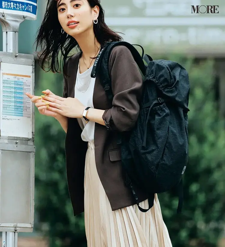 黒リュックで通勤コーデ