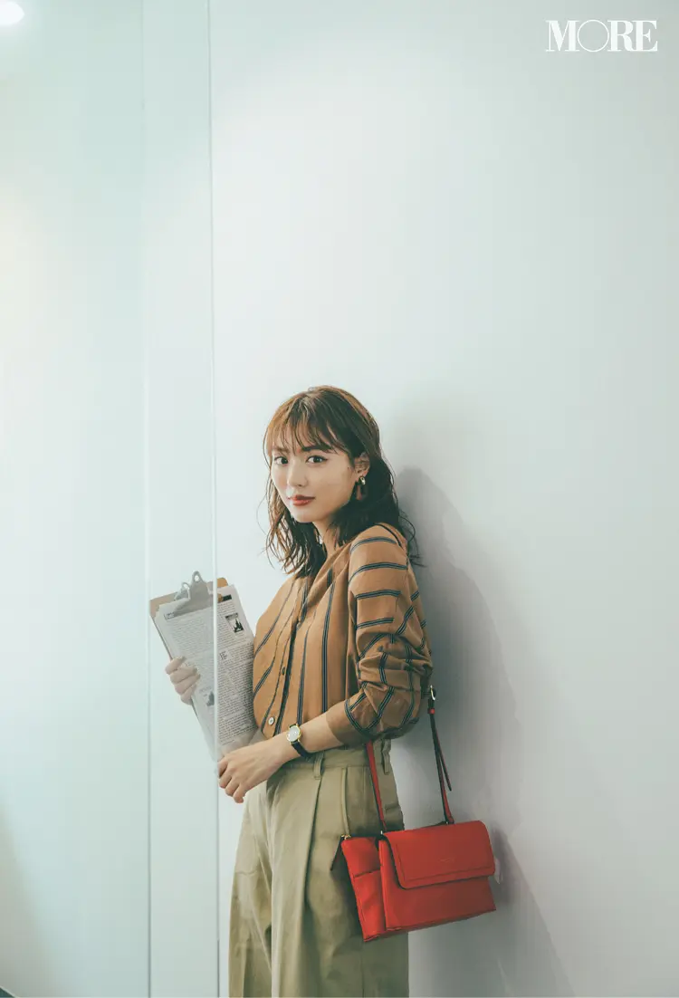 ベージュコーデ特集(20代後半女子向け)- 春におすすめのワンピースやスカート、靴などのコーディネートまとめ_11