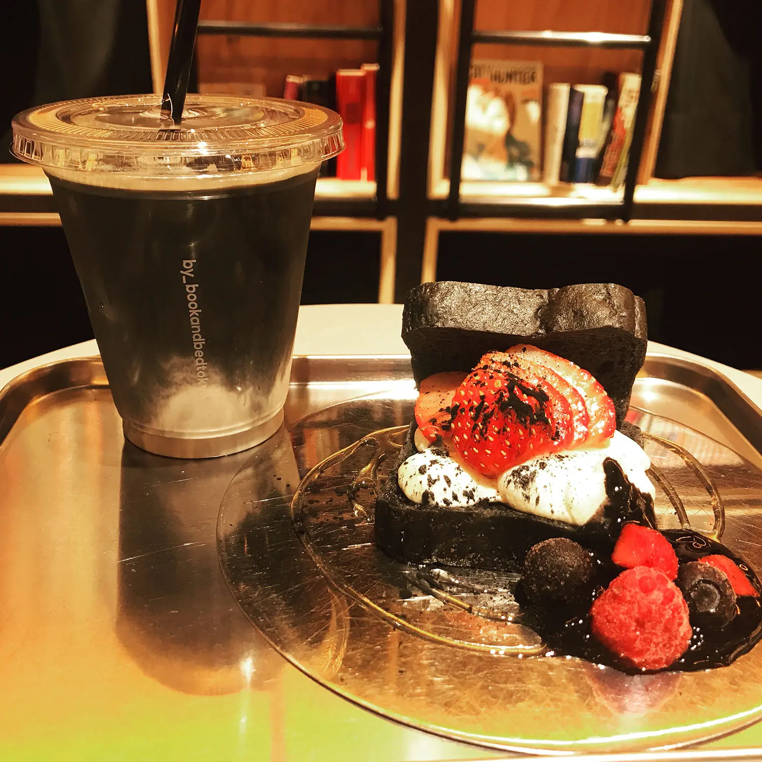 「by BOOK AND BED TOKYO Shinjuku」のフードとドリンク