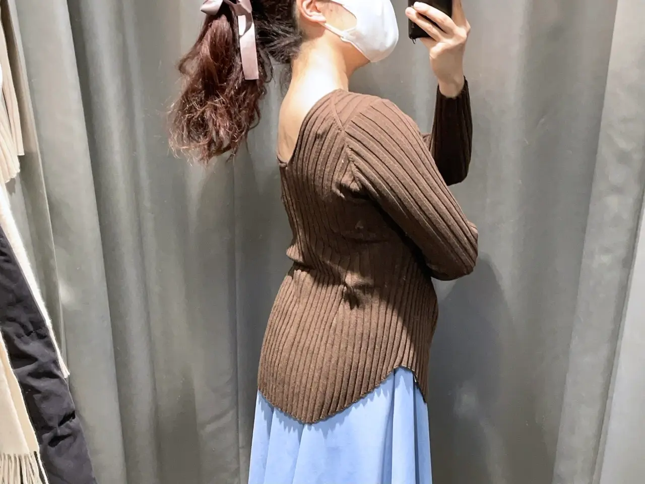 【春服】軽やかに春を迎えるためのワードローブ〜《kei shirahata》のバックオープンニットトップス_4