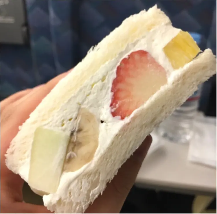 【出張グルメ】ジューシーなフルーツにふわっふわのクリームに癒される♡ 新大阪駅ナカで買える!『山口果物』の絶品フルーツサンド♡_2