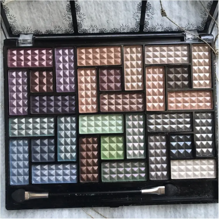 【Cosme】#プチプラコスメ ♡ 30色のアイシャドゥパレットをワンコインでGET!!_2