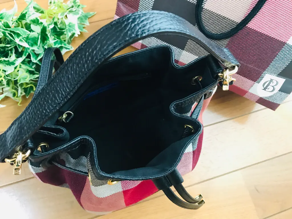 コーデのアクセントに効果絶大!【MORE×BLUE LABEL】コラボバッグが万能♡_3