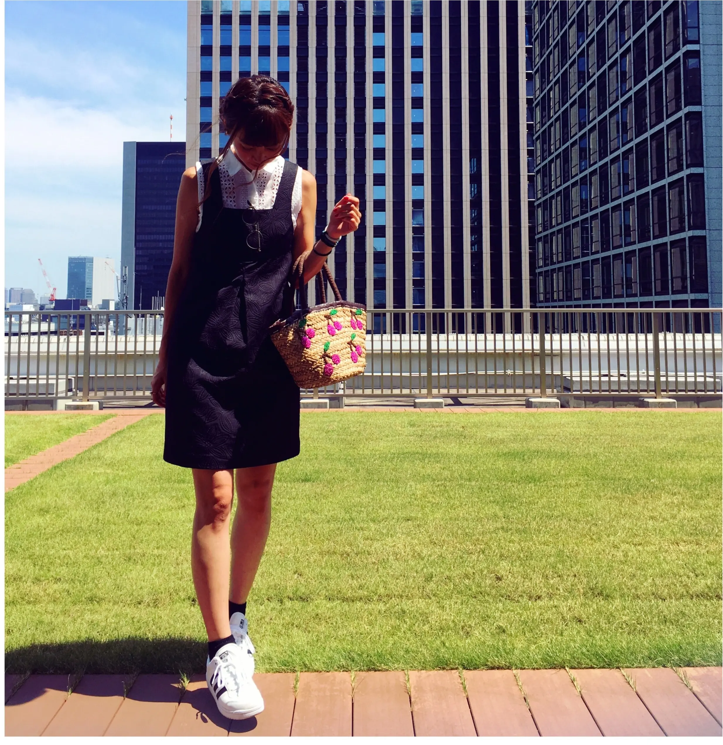▶▶スニーカーでもかわいくキメたい!!流行りの《白スニーカー》で夏を足元からさわやかに☺︎_2