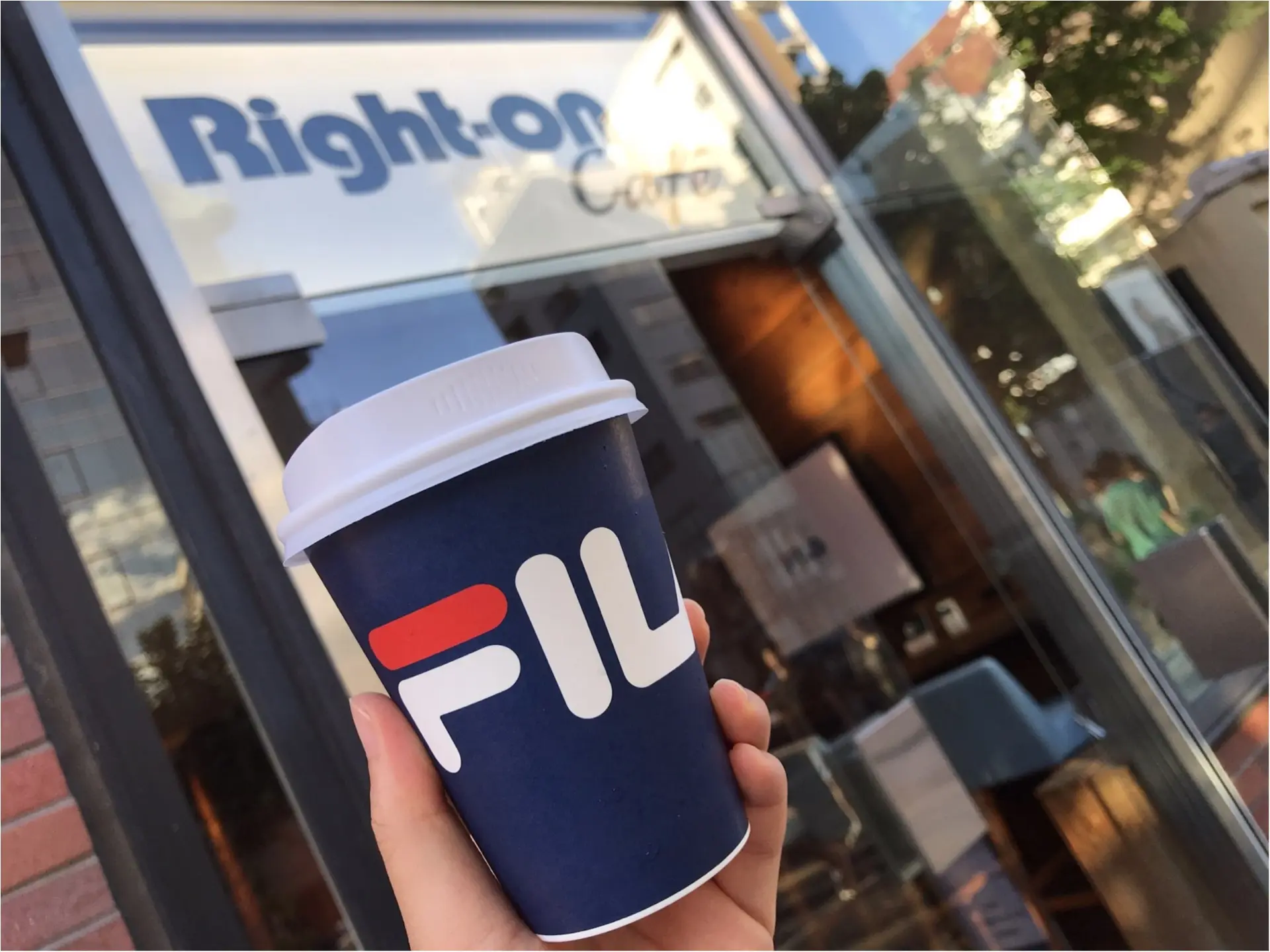 Fila フィラ がright Onをジャック Pop Upshop Cafeがオープン Moreインフルエンサーズブログ Daily More