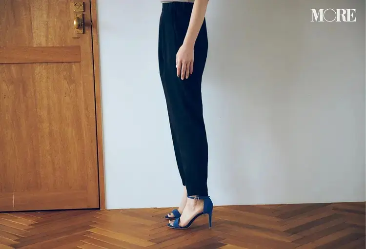 横から見たウェーブタイプに似合うパンツコーデ