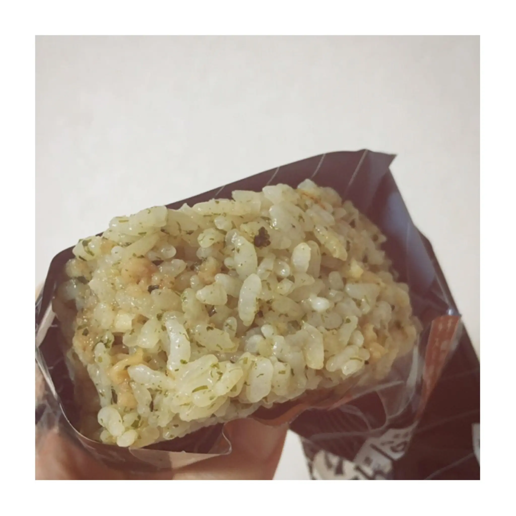 《SNS•ニュースで超話題❤️》20年無敗のツナマヨを抜いた!【ローソン】悪魔のおにぎりを食べてみました☻_3