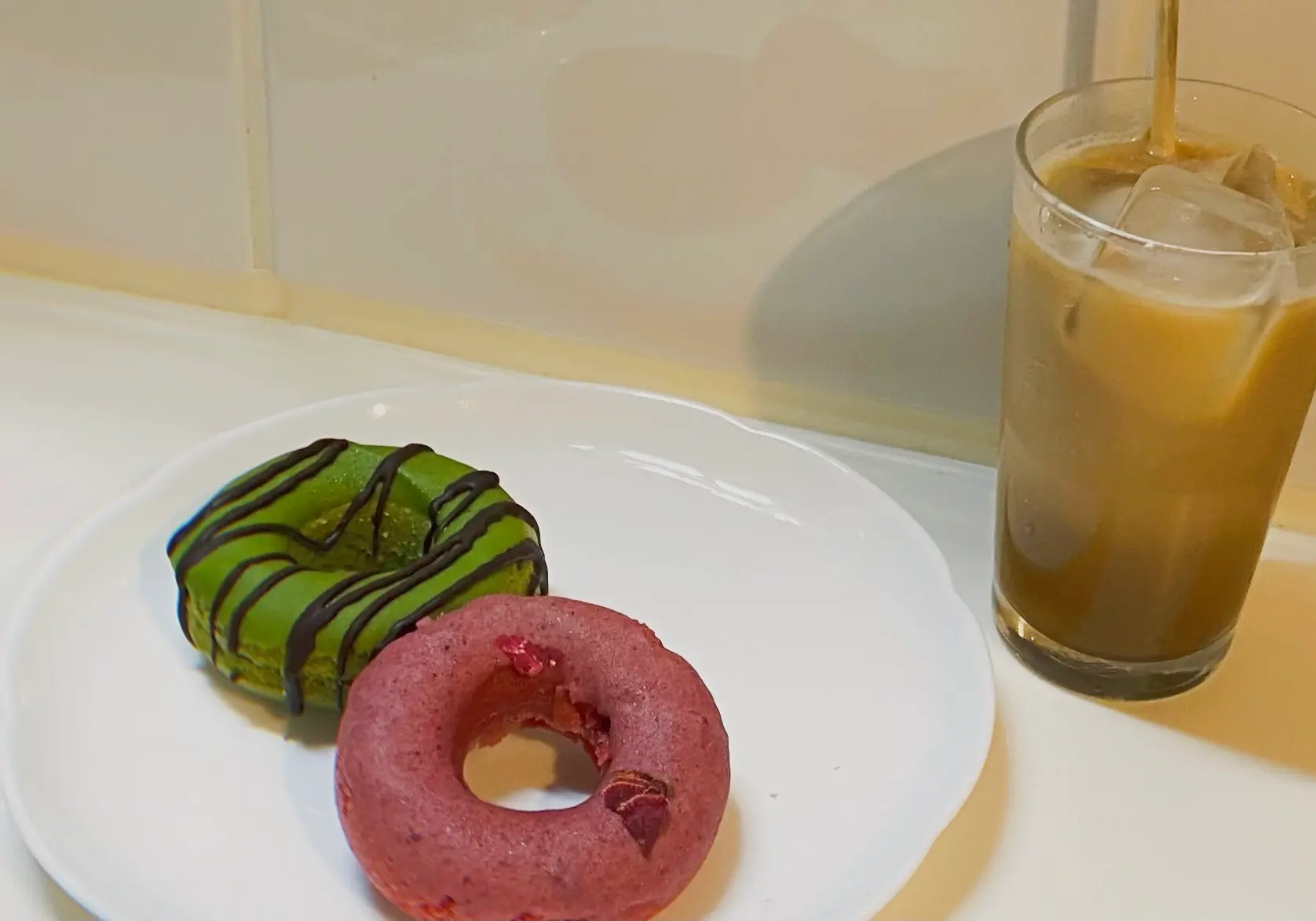 ドーナツ二つとアイスコーヒー