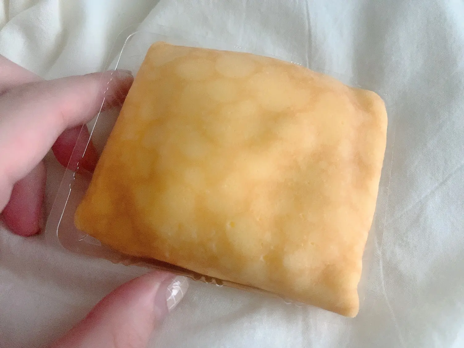【ファミマスイーツ】ねっとりタマラン…♡最高食感のプリンクレープレビュー_2