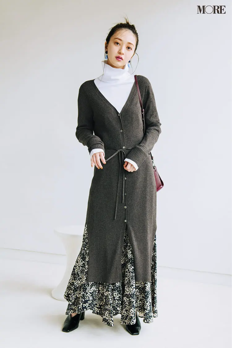 白ニットコーデ【2020冬〜春】- 着膨れしない細見えテクニックなど、白い服の最旬レディースコーディネートまとめ_42
