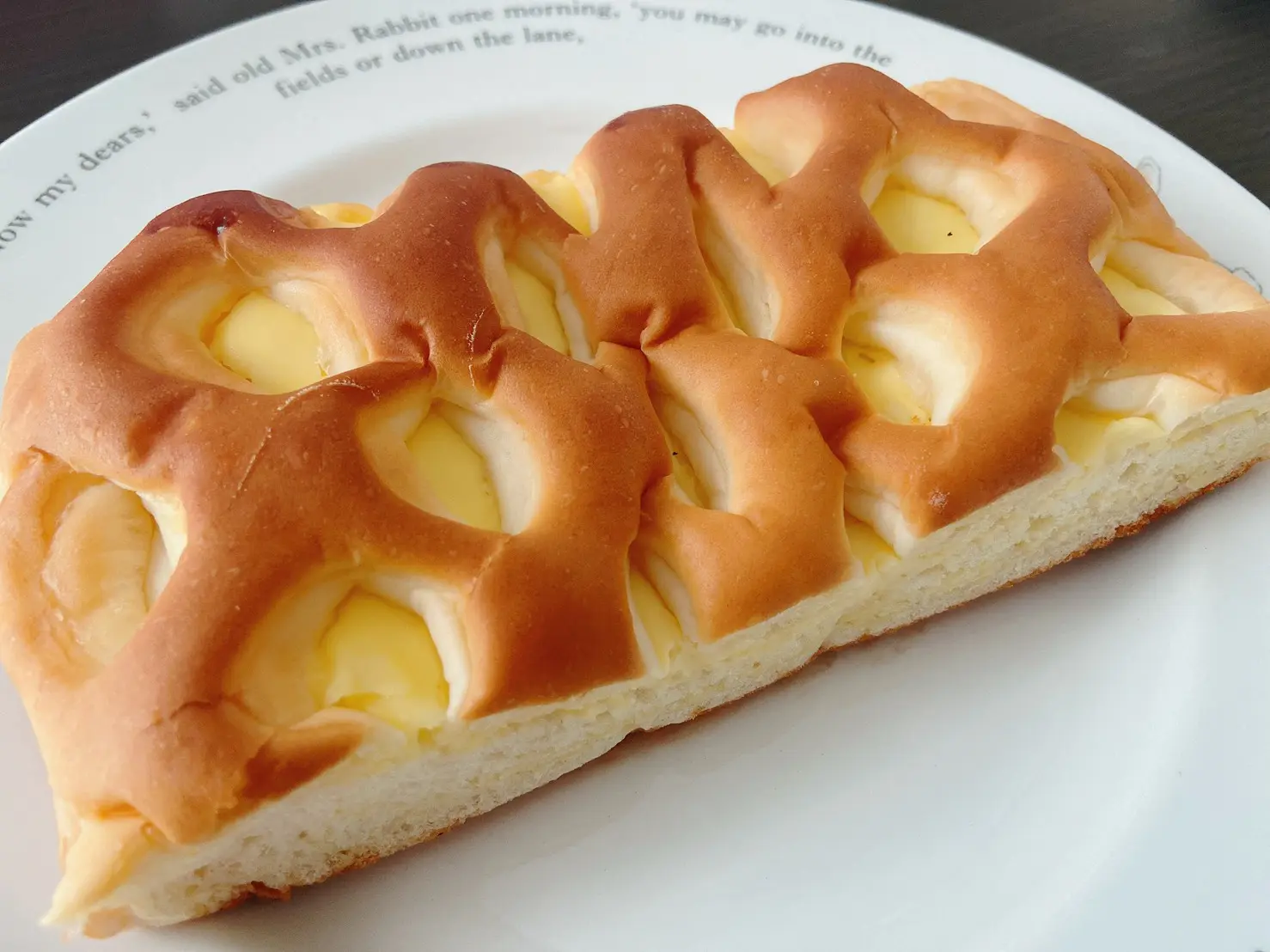 【新発売】ファミマの新作パン!「クリームチーズ入りクリーム」って!?【食レポ】_2