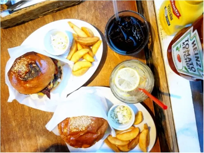 【表参道】店内も可愛い❤️《隠れ家的ハンバーガーショップ》で絶品ランチ!_7